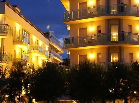 Hotel Lady Mary ミラノ・マリッティマ エクステリア 写真